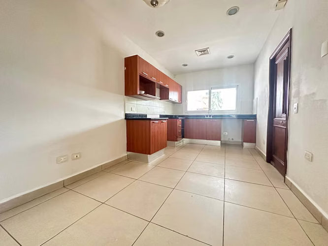 SE VENDE EXCLUSIVO TOWNHOUSE EN BOSQUES DEL MERENDON - Imagen 6