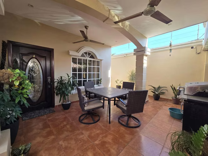 SE VENDE CASA EN RESIDENCIAL EN LOS ALAMOS SAN PEDRO SULA
