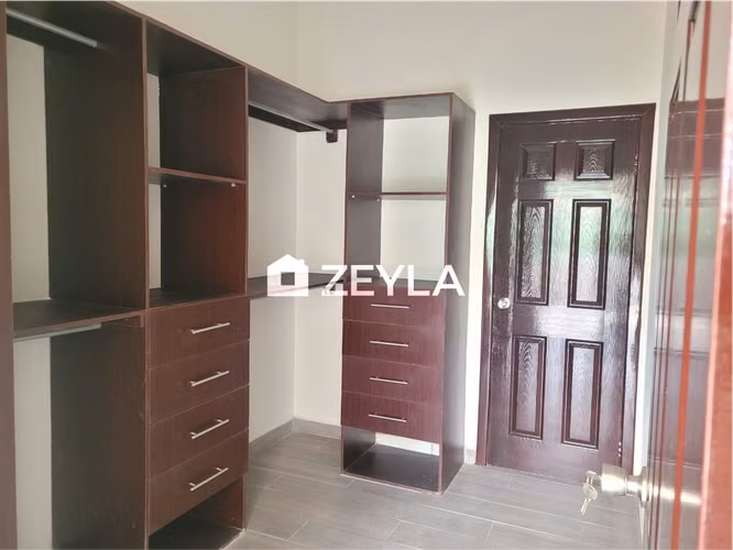 Se Vende Amplia Casa En Residencial El Barrial, SPS