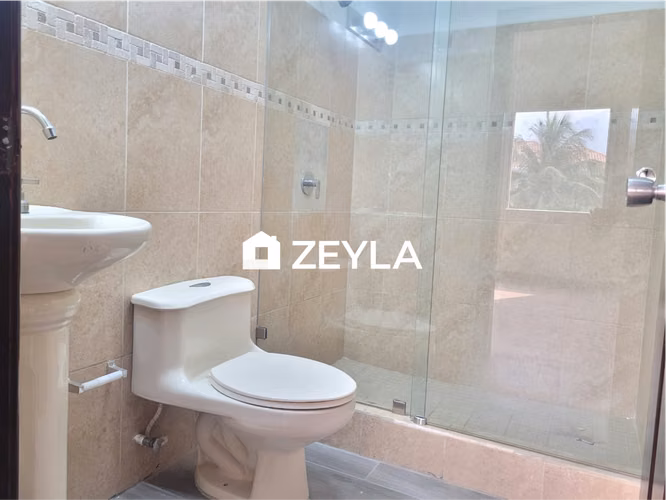 Se Vende Amplia Casa En Residencial El Barrial, SPS