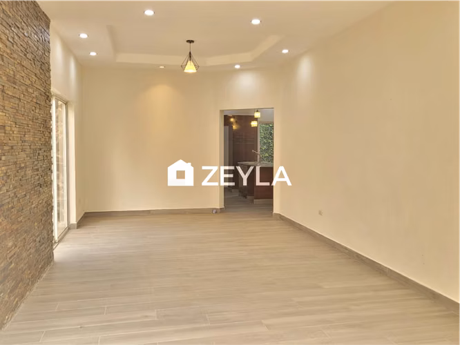 Se Vende Amplia Casa En Residencial El Barrial, SPS
