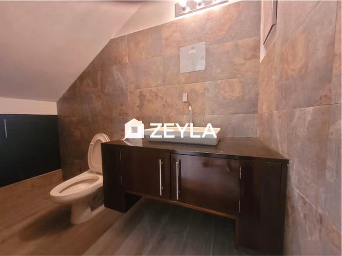 Se Vende Amplia Casa En Residencial El Barrial, SPS