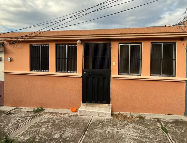 VENDO CASA PEATONAL EN RES. PLAZA
