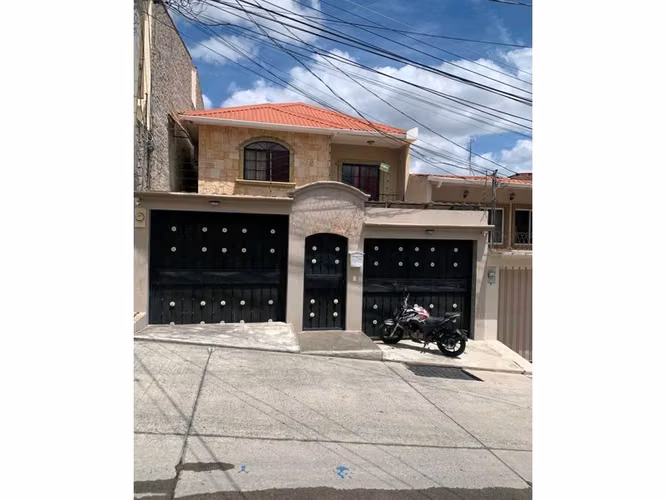 Res.Roble Oeste  Circuito cerrado,4 Hab+Estudio+Bodega+Patio+Parqueo