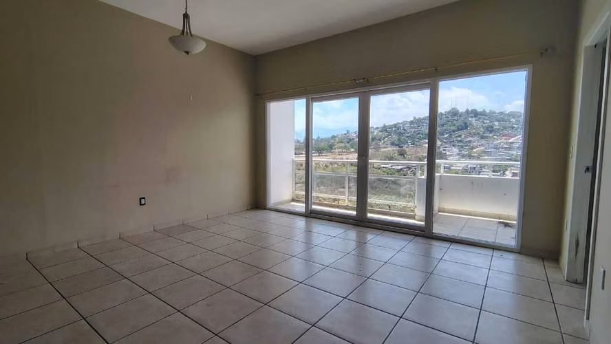 SE ALQUILA APARTAMENTO DE TRES habitaciones en Altos del Trapiche Quinta Etapa $700 - Imagen 2
