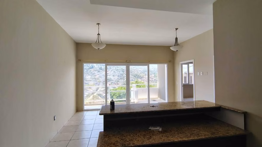 SE ALQUILA APARTAMENTO DE TRES habitaciones en Altos del Trapiche Quinta Etapa $700 - Imagen 3