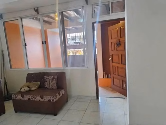  Casa con apartamento independiente en venta - Imagen 2