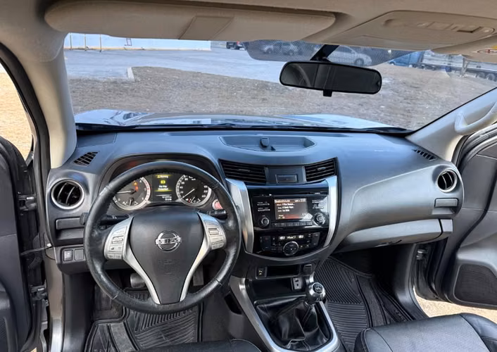 Nissan Np300 2020 preruner Único dueño Full cuero