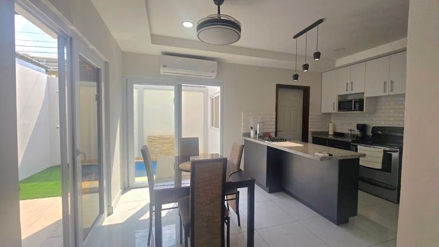 Se vende Townhouse En Residencial Verona, SPS