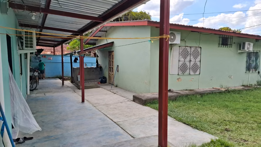 Casa en Venta mas 4 apartamentos El Progreso