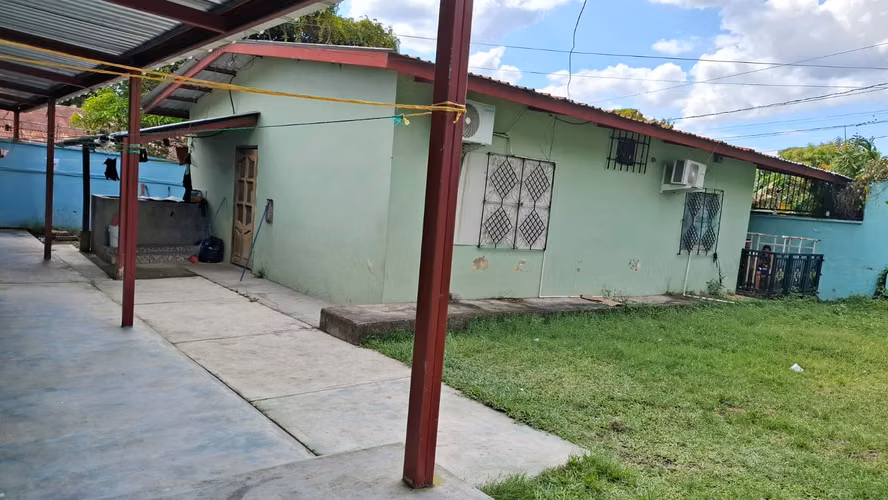 Casa en Venta mas 4 apartamentos El Progreso