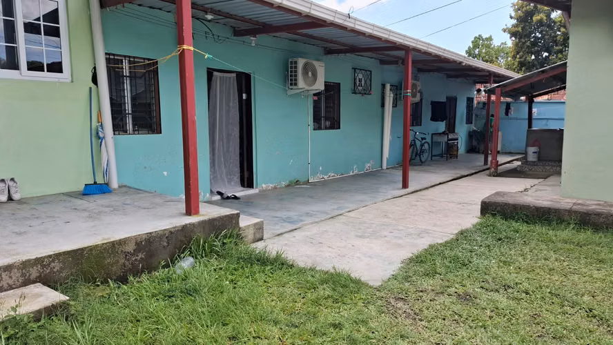 Casa en Venta mas 4 apartamentos El Progreso