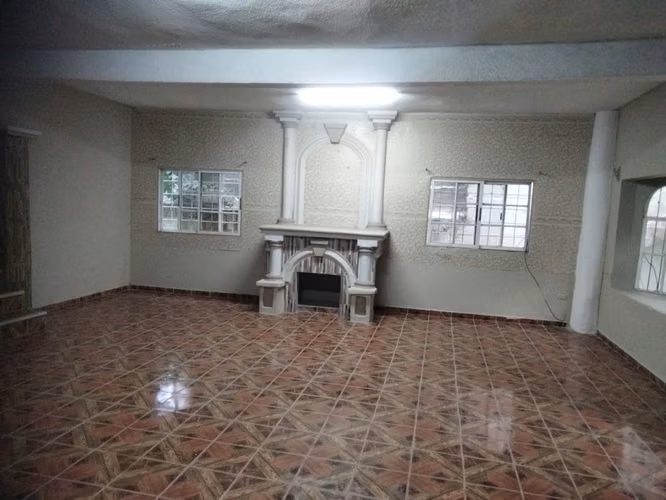 SE RENTA AMPLIA CASA EN RES. LAS HADAS TEGUCIGALPA