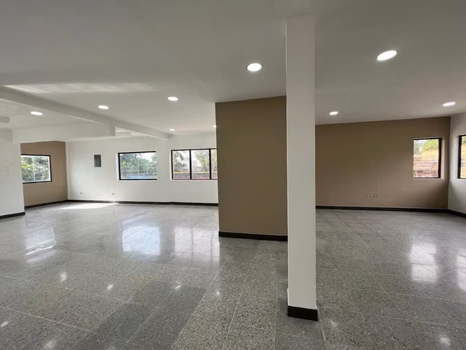 Se Alquilan Locales Comerciales - Los Andes - Imagen 3