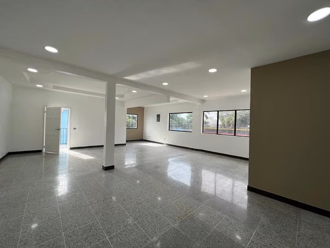 Se Alquilan Locales Comerciales - Los Andes - Imagen 2