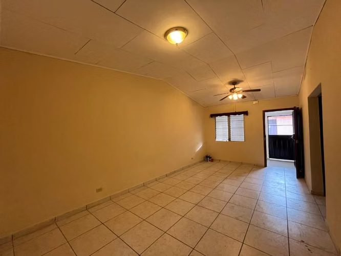 Venta de casa Peatonal en Residencial Plaza
