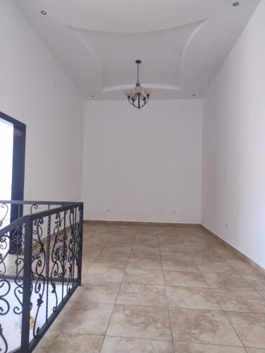 Se Vende Amplia Casa Col. Miraflores - Imagen 3