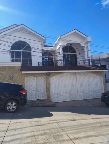 Se Vende Amplia Casa Col. Miraflores