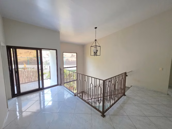 Se Vende Amplia Casa Sta. Lucia