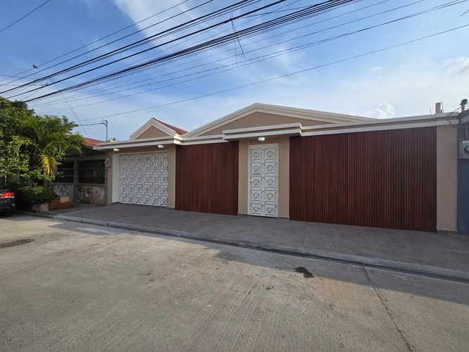 SE VENDE CASA EN RESIDENCIAL LA FLORIDA SAN PEDRO SULA - Imagen 1