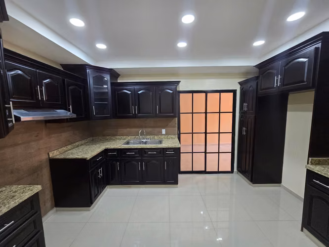 SE VENDE CASA EN RESIDENCIAL LA FLORIDA SAN PEDRO SULA - Imagen 2