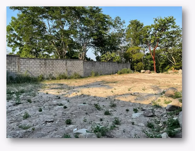 SE VENDE TERRENO