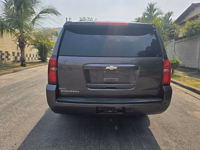 VENDO CHEVROLET SUBURBAN 2017