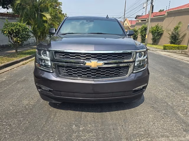 VENDO CHEVROLET SUBURBAN 2017