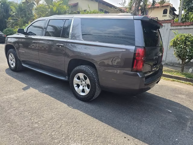 VENDO CHEVROLET SUBURBAN 2017