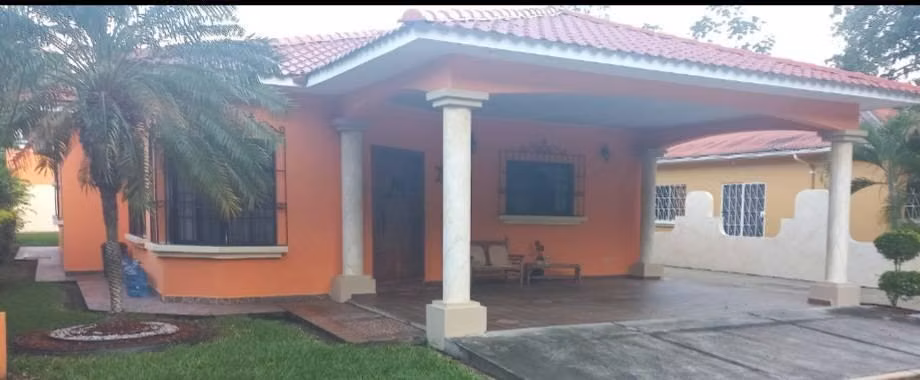 Residencial Campisa, Hermosa Casa Colonial