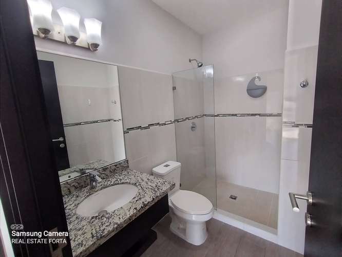 Venta de Hermoso Apartamento, en la Torre Urbana Lara, en Tegucigalpa N5.