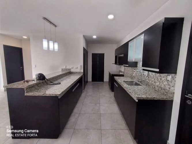 Venta de Hermoso Apartamento, en la Torre Urbana Lara, en Tegucigalpa N5.