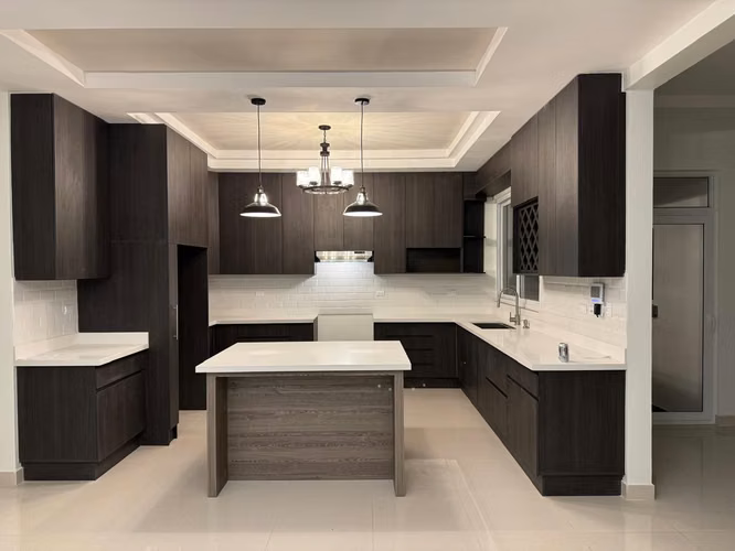 VENTA DE PRECIOSA Y AMPLIA CASA ZONA SEGURA RESIDENCIAL EL SAUCE - Imagen 2