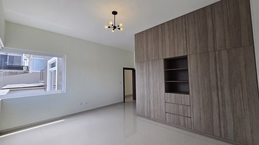 VENTA DE PRECIOSA Y AMPLIA CASA ZONA SEGURA RESIDENCIAL EL SAUCE - Imagen 5