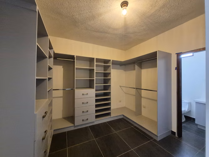 EXCLUSIVA RESIDENCIA EN VENTA | LOMA LINDA NORTE