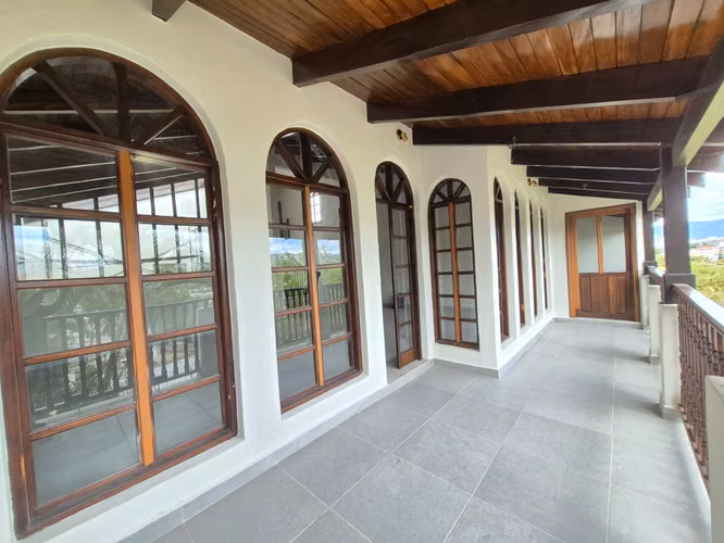 EXCLUSIVA RESIDENCIA EN VENTA | LOMA LINDA NORTE