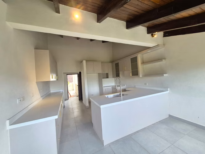 EXCLUSIVA RESIDENCIA EN VENTA | LOMA LINDA NORTE