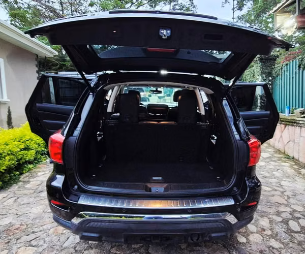 NISSAN PATHFINDER 2017 VERSION DE LUJO 3 FILAS TECHO PANORÁMICO