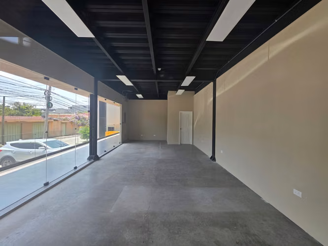 Se Alquila Local Comercial en URBAN PLAZA - Imagen 6