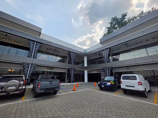 Se Alquila Local Comercial en Plaza Carolina - Imagen 8