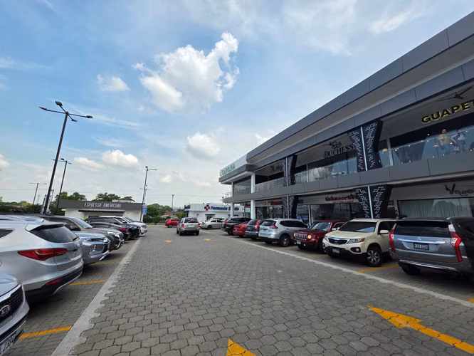 Se Alquila Local Comercial en Plaza Carolina - Imagen 1