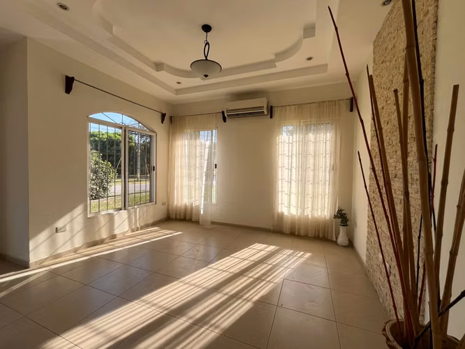 Hermosa casa en venta en Residencial Salamanca - Imagen 1