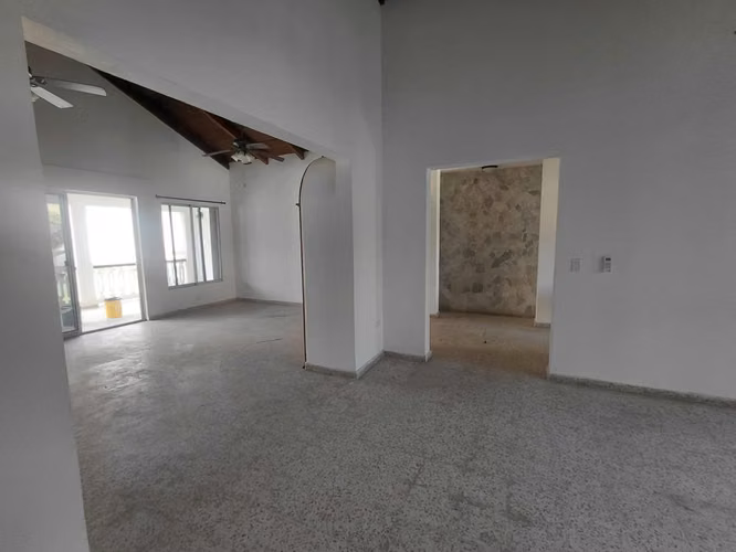 Se Alquila Amplia Casa en Barrio Rio Piedras SAN PEDRO SULA - Imagen 4