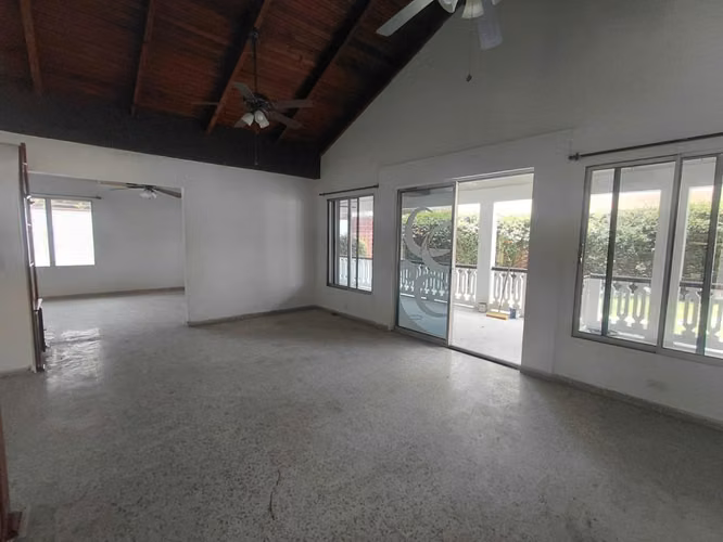 Se Alquila Amplia Casa en Barrio Rio Piedras SAN PEDRO SULA - Imagen 3