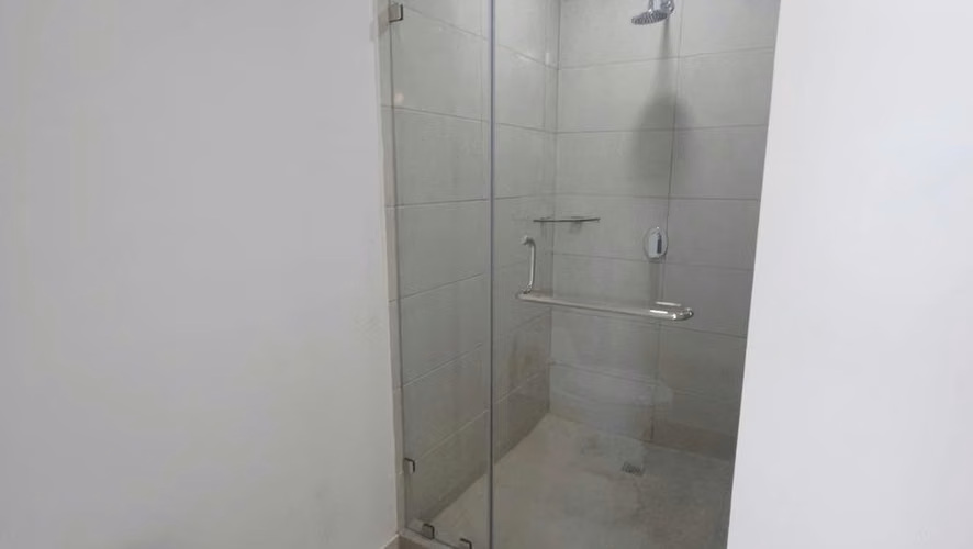 SE ALQUILA APARTAMENTO CON LÍNEA BLANCA en Torre Masdeval - San Pedro Sula. - Imagen 5