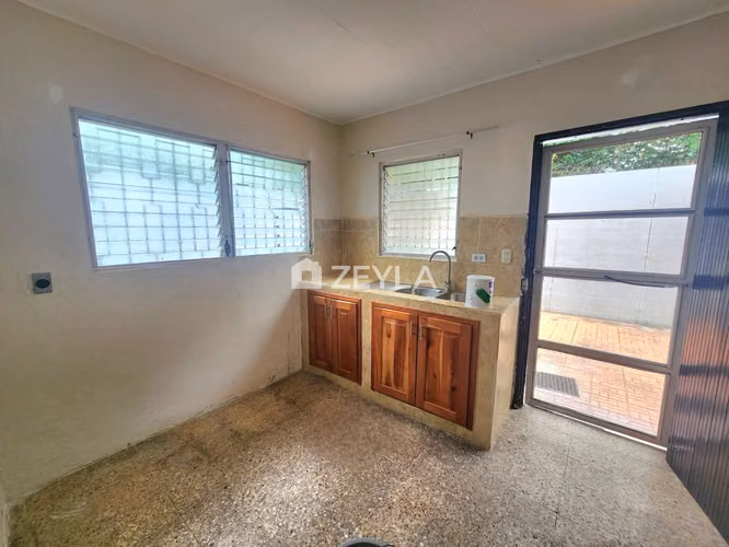 Se Alquila Casa 1 Nivel En Colonia Tara
