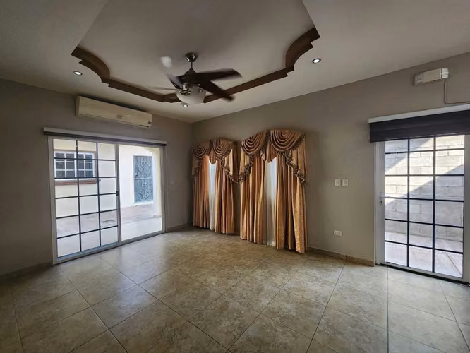 Se Vende Amplia Casa En Residencial Casa Maya