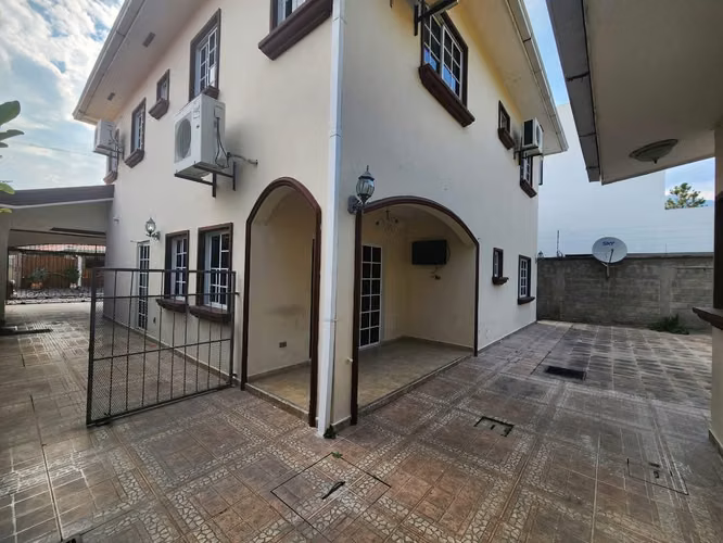 Se Vende Amplia Casa En Residencial Casa Maya