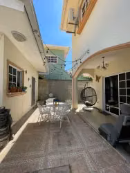 SE VENDE AMPLIA CASA EN RES. CASA MAYA