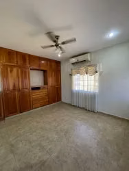 SE VENDE AMPLIA CASA EN RES. CASA MAYA